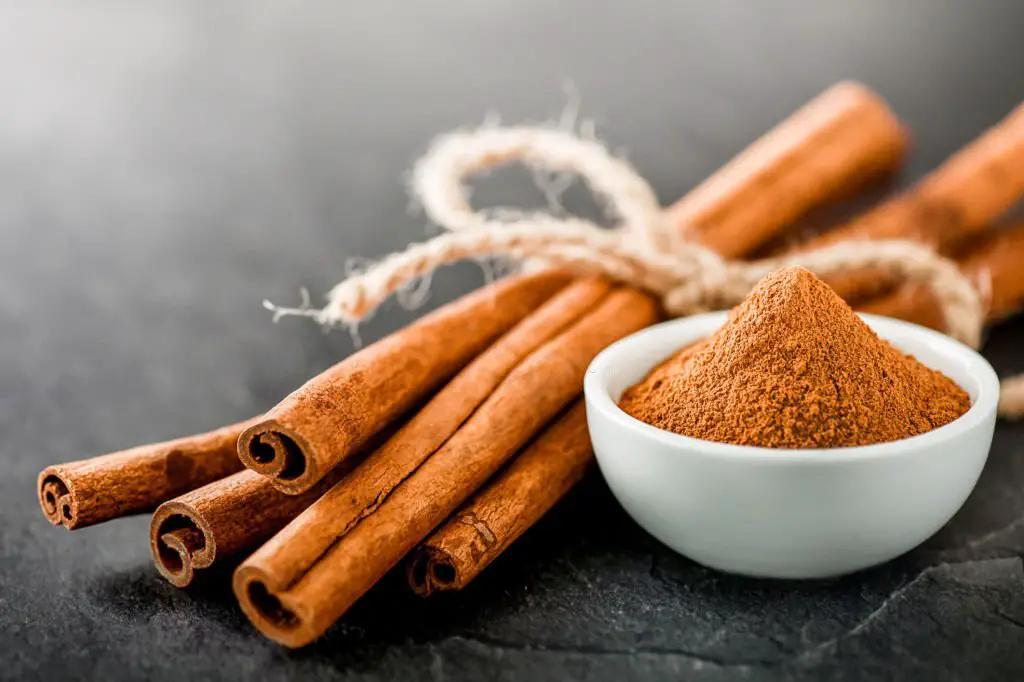 Cinnamon powder can make your skin smooth and flawless
