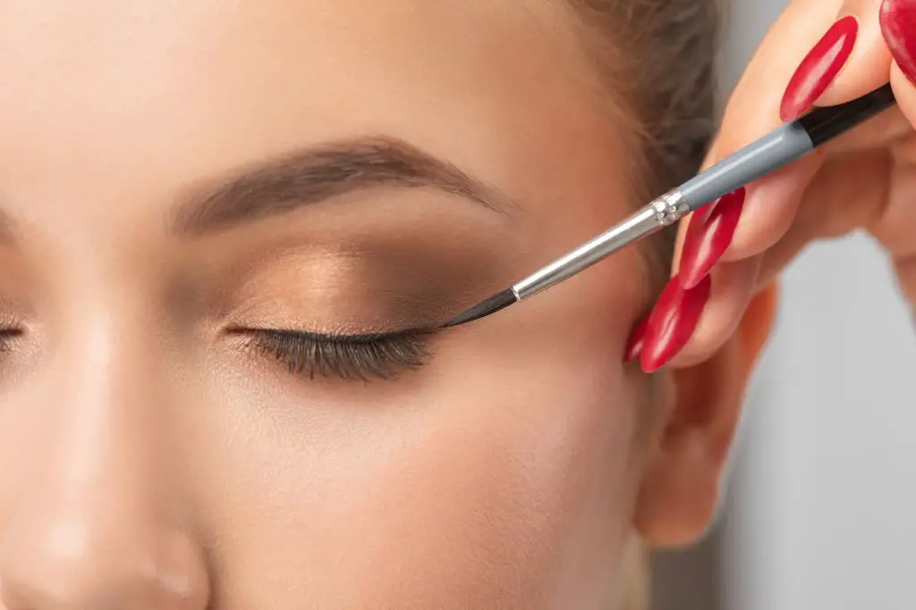 how can you avoid imperfections in your eyeliner