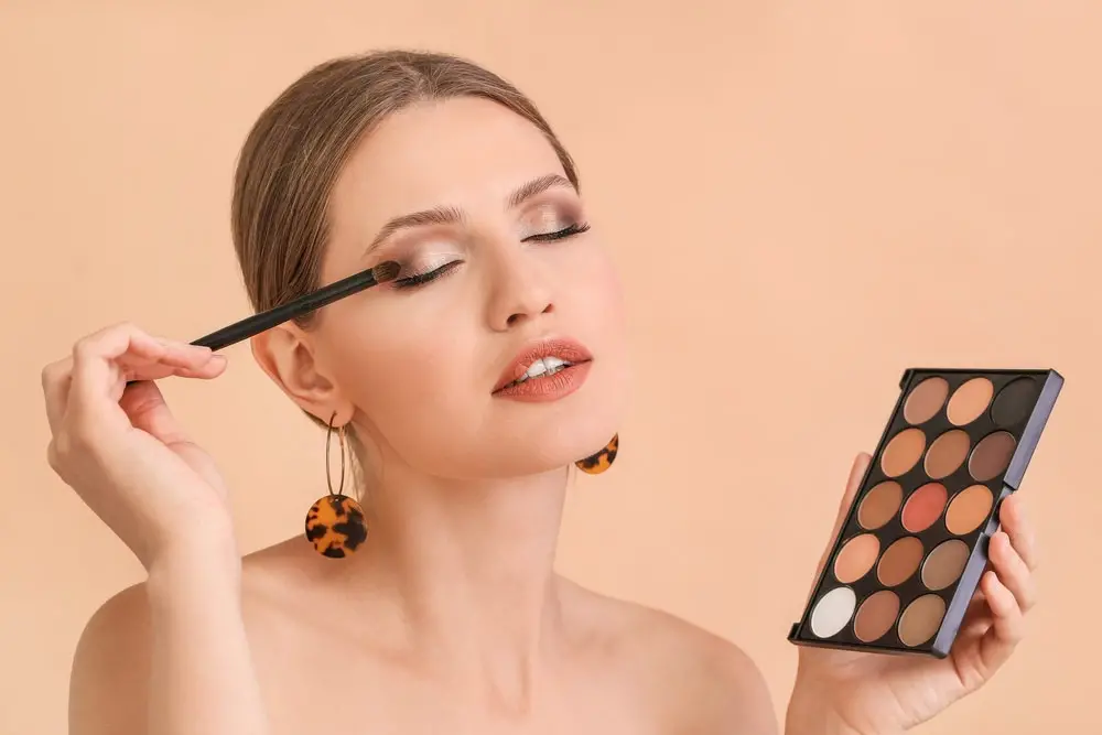 step methods for eyeshadow makeup
