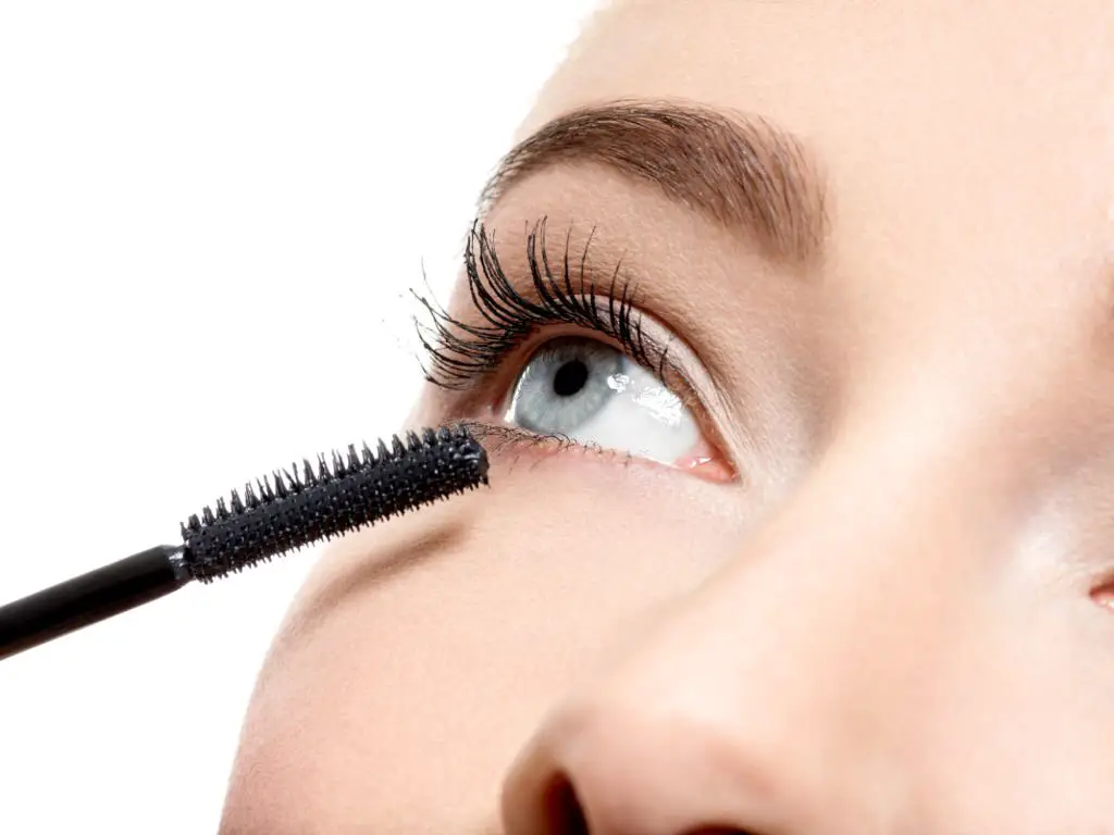 Tips in getting the perfect flicking eyelashes
