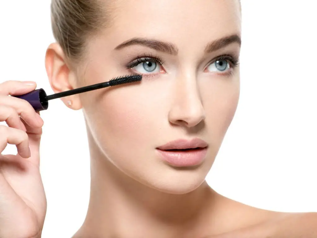 avoid in your first attempt of mascara application