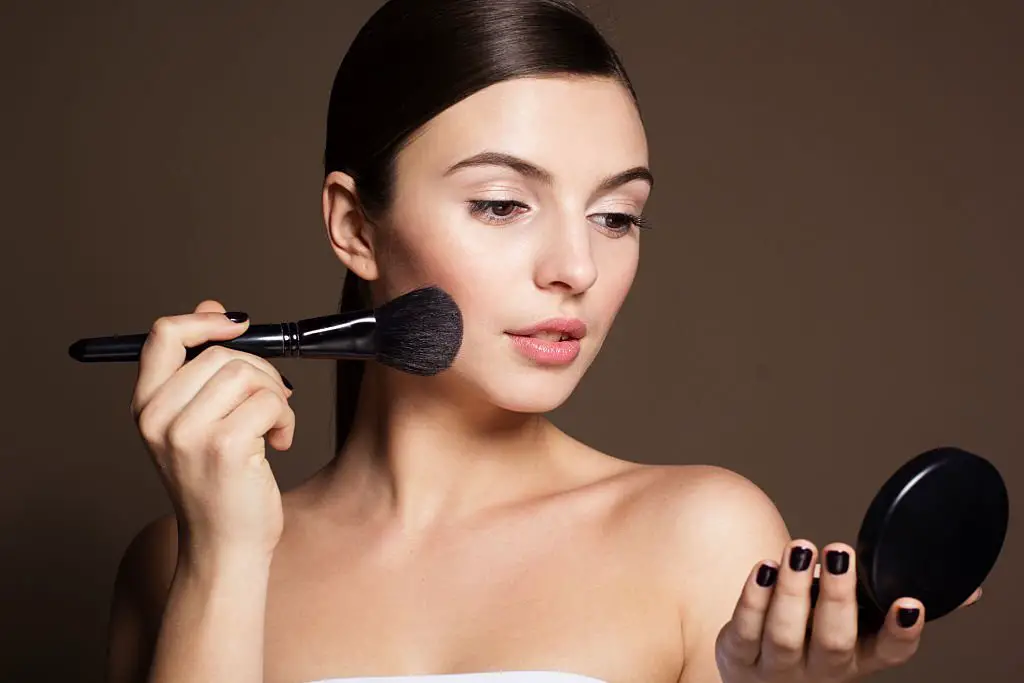 Applying foundation can be précised and fast