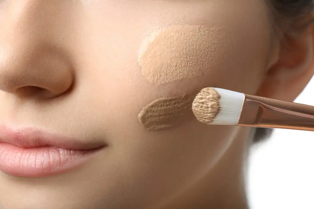 How to Apply Concealer with the Proper Brush