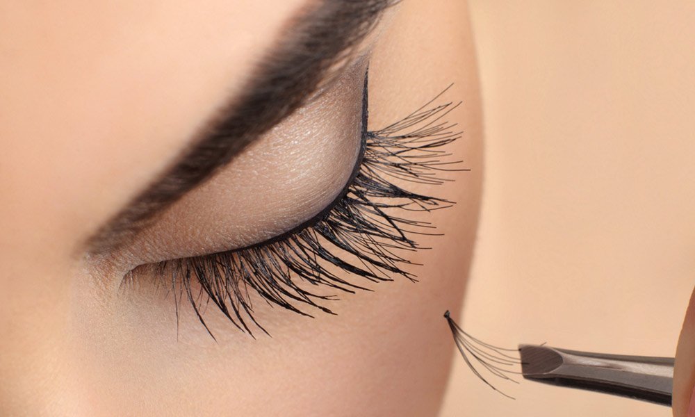 eyelashes extension