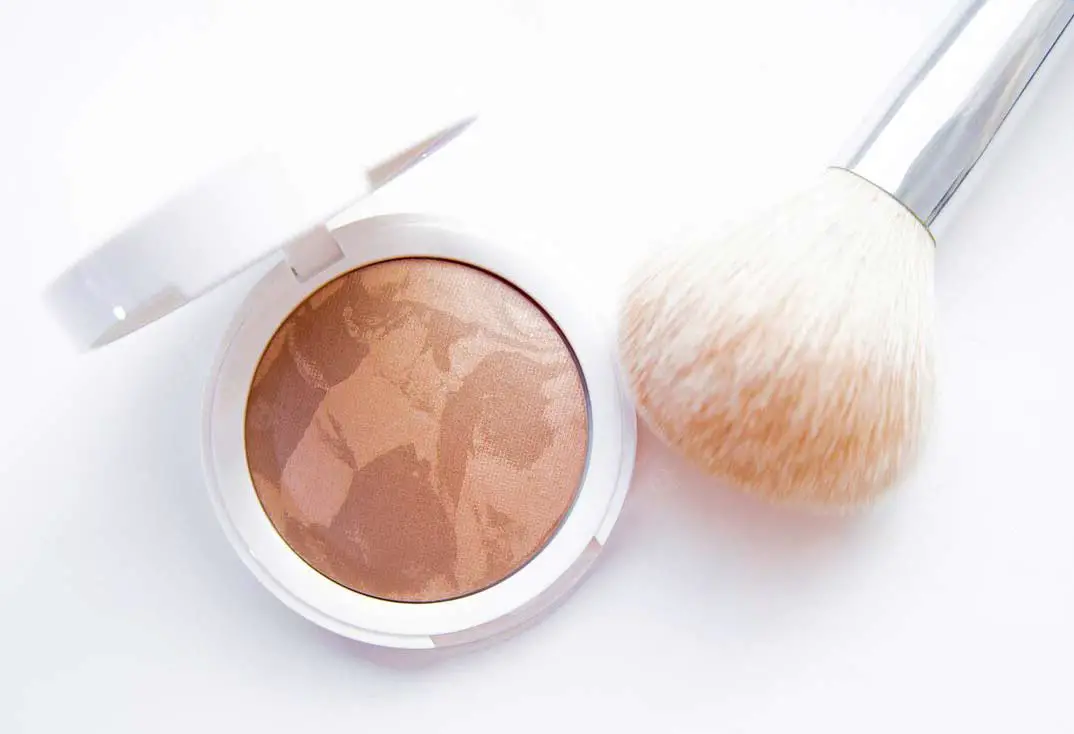 Cream Based Powder This bronzer works well with dry skin