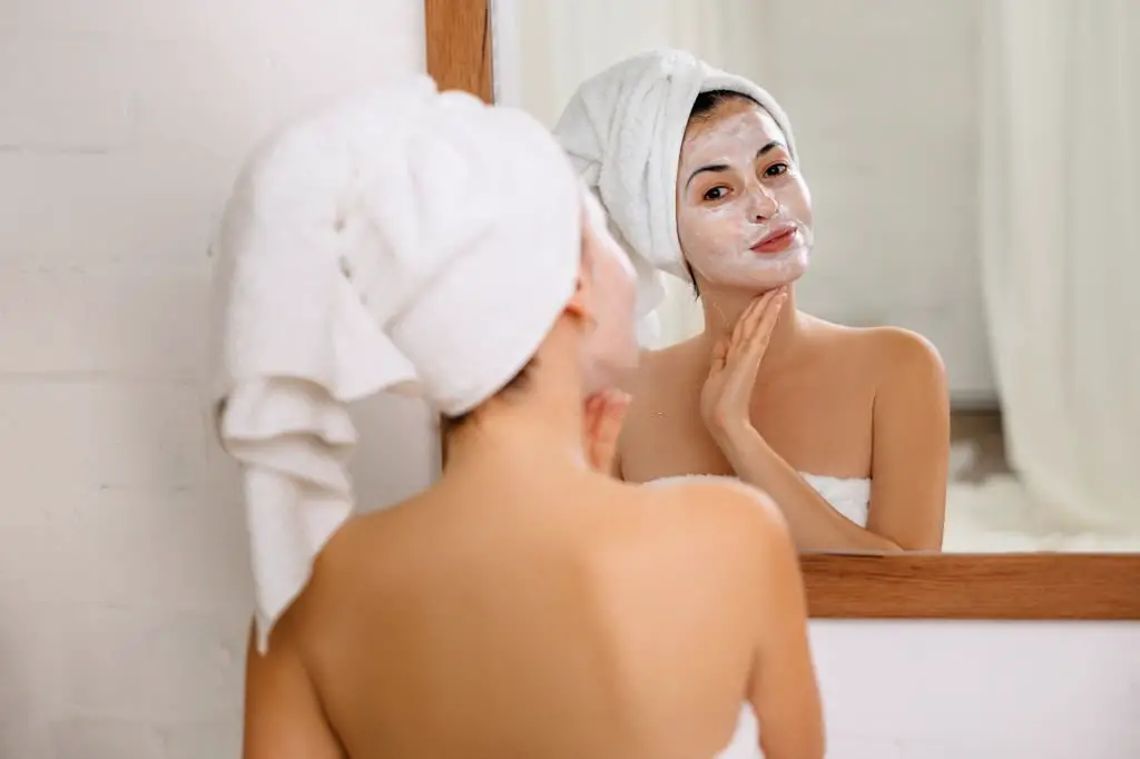 power of baking soda in using facial scrub is proven