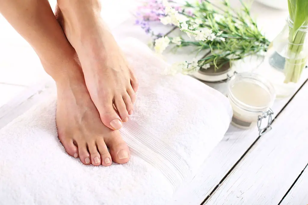 baking soda is to create a natural cleanser for our feet