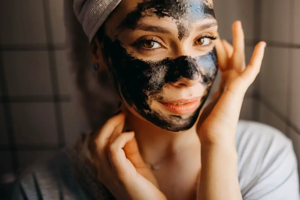 Use a clay mask to reduce oil and gels to calm the redness of facial skin