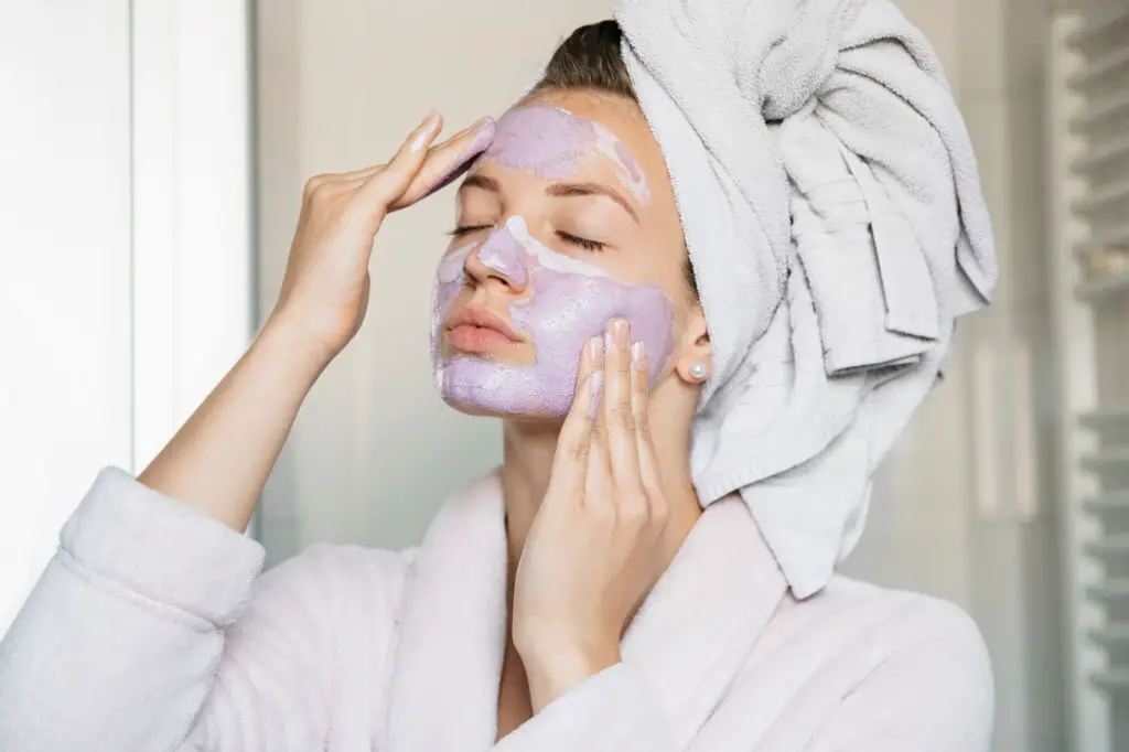 use a mask to prevent breakouts and blackheads