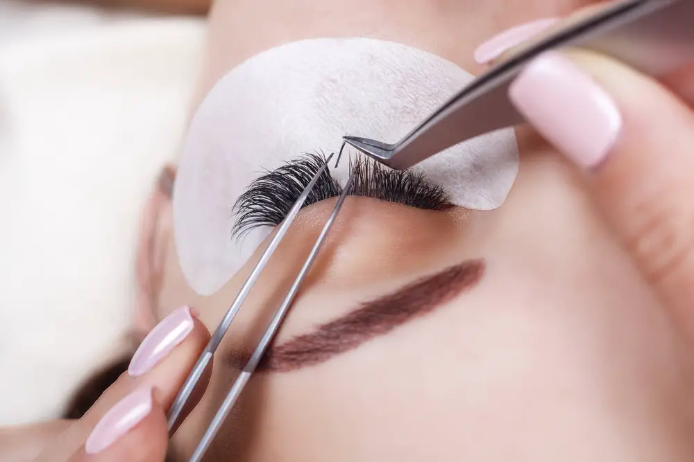 How to remove eyelash extension using glue remover