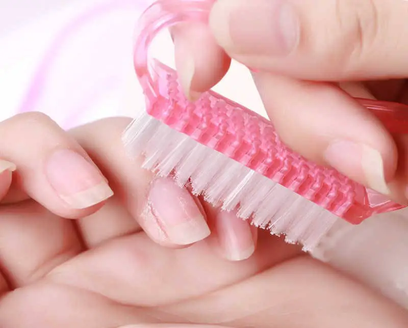 How-to-Clean-Nails-1247