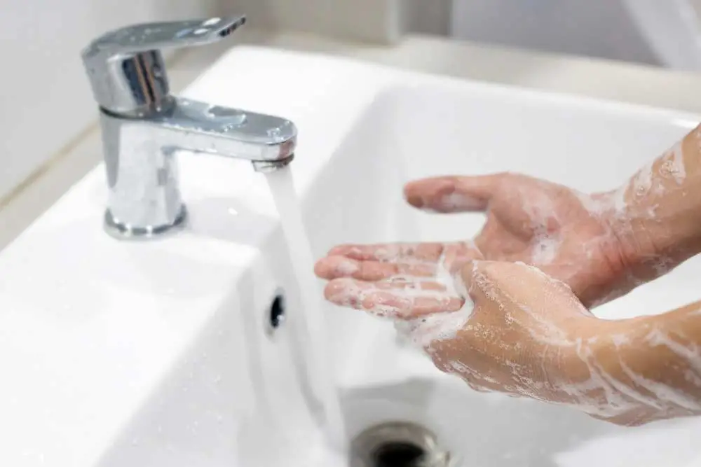 Sanitizer-vs-Hand-Washing-004