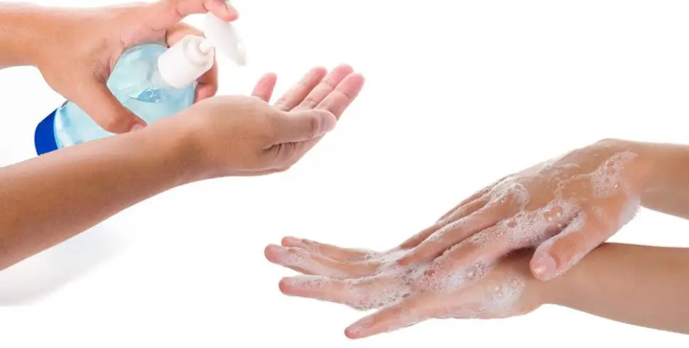 Sanitizer-vs-Hand-Washing-01