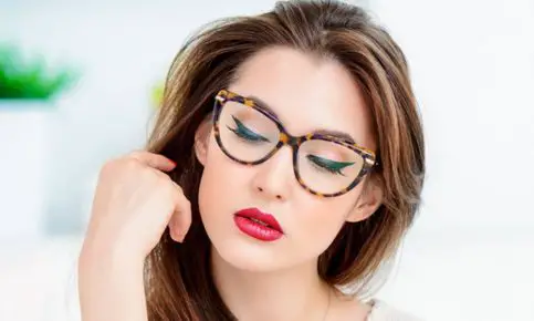 Eye-Makeup-for-Glasses-Wearers-01